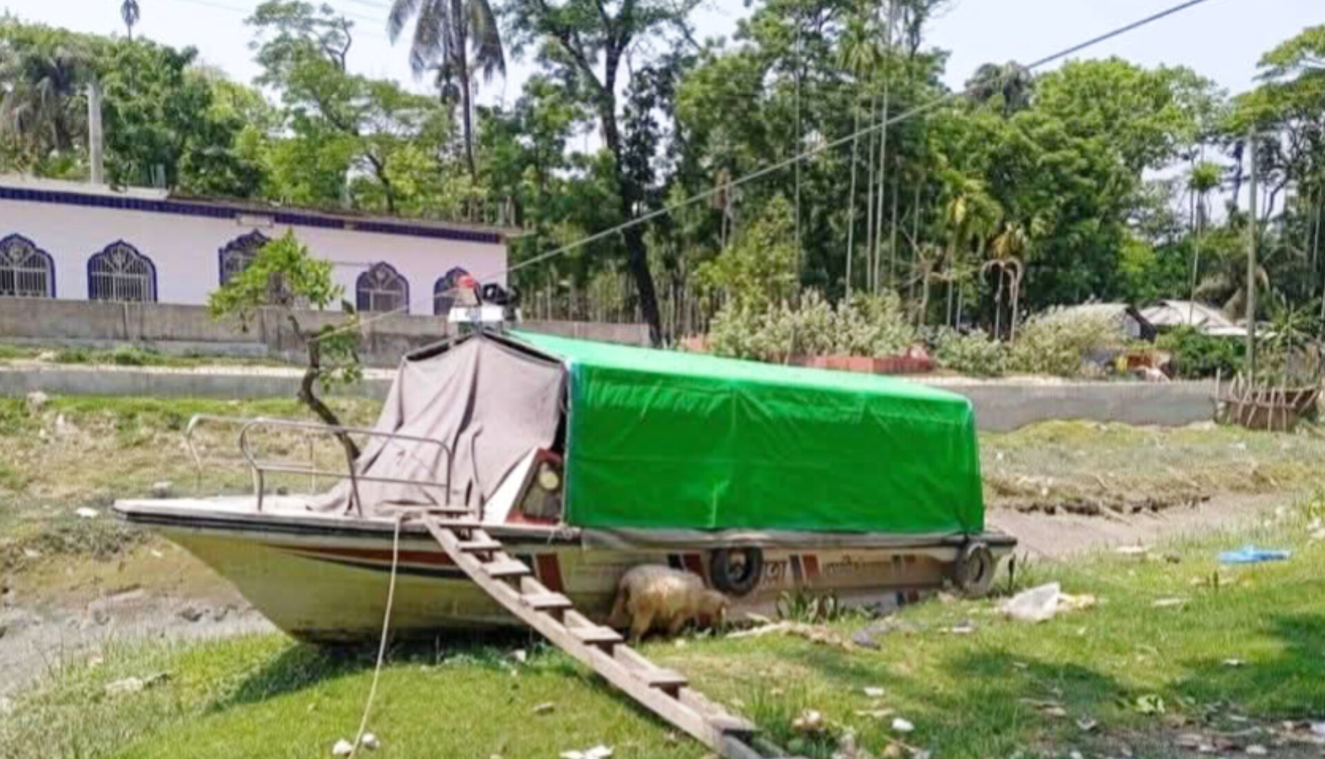 অবহেলায় ধ্বংস ওয়াটার অ্যাম্বুল্যান্স, প্রশ্নের মুখে ব্যবস্থাপনা