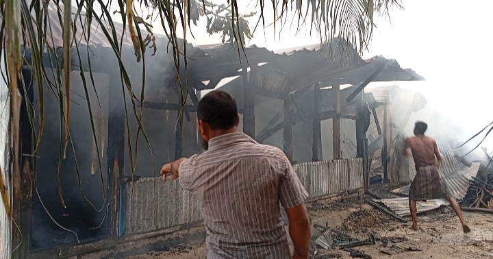 মিরসরাইয়ে অগ্নিকান্ডে বিধবার বসতঘর পুড়ে ছাই