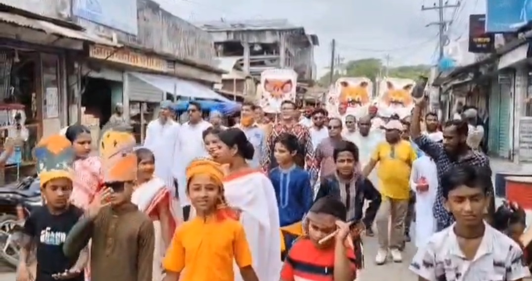 কলাপাড়ায় ১৪ ফুট ইলিশ ও বিশালাকৃতির পাখি-প্রাণীর প্রতিকৃতিতে ব্যতিক্রমী বৈশাখী শোভাযাত্রা