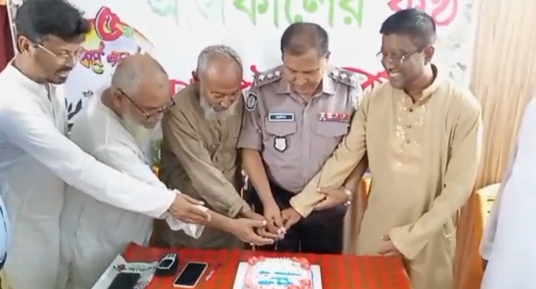 কুয়াকাটায় দৈনিক আজকালের কণ্ঠ’র প্রতিষ্ঠাবার্ষিকী উদযাপন