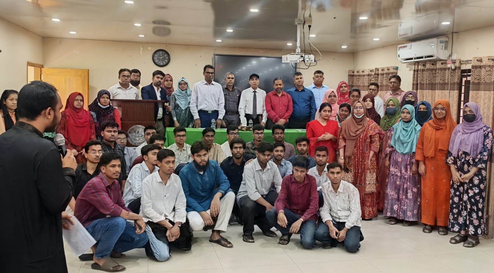 কুমিল্লা বিশ্ববিদ্যালয়ে ব্যবস্থাপনা শিক্ষা বিভাগে নবীনবরণ অনুষ্ঠিত