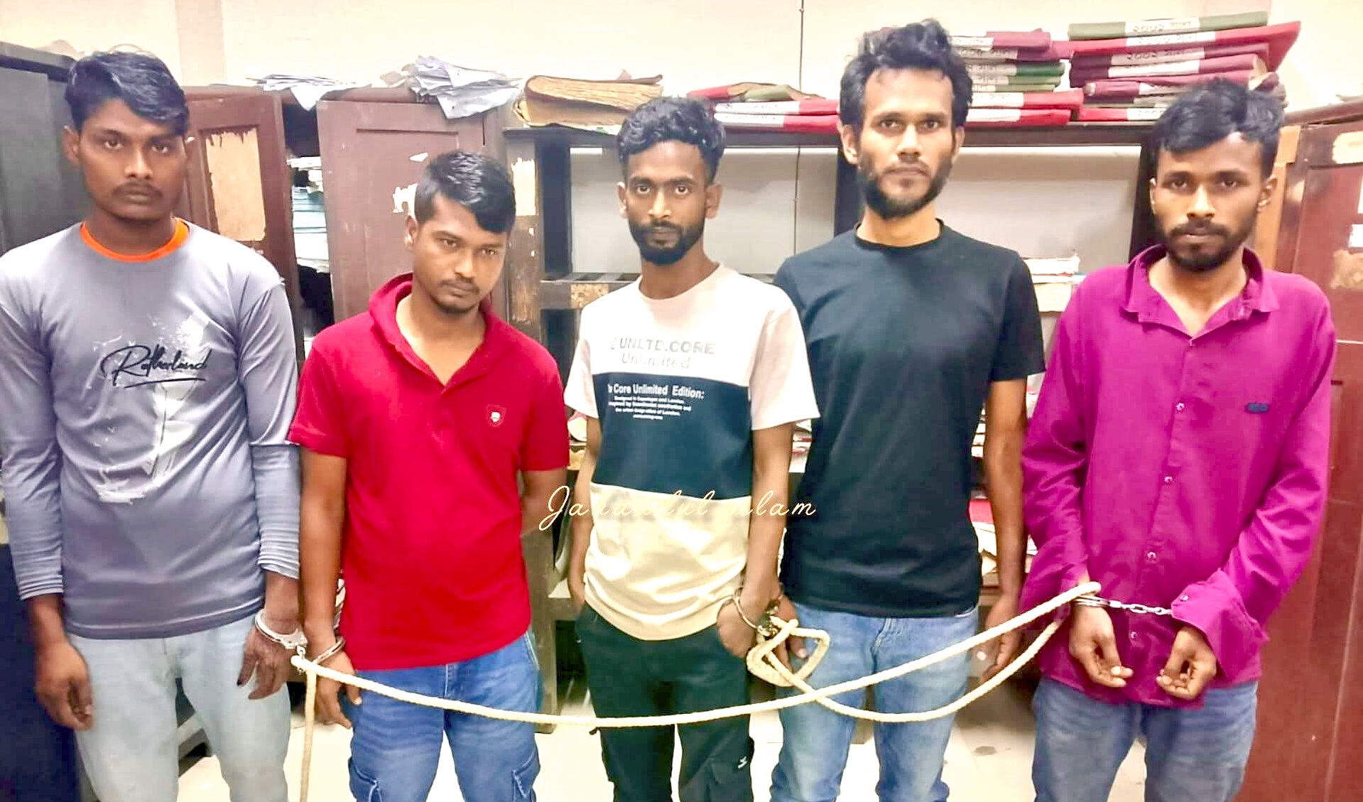 ময়মনসিংহে রাত্রিকালীন অভিযানে ৫ ছিনতাইকারী গ্রেফতার