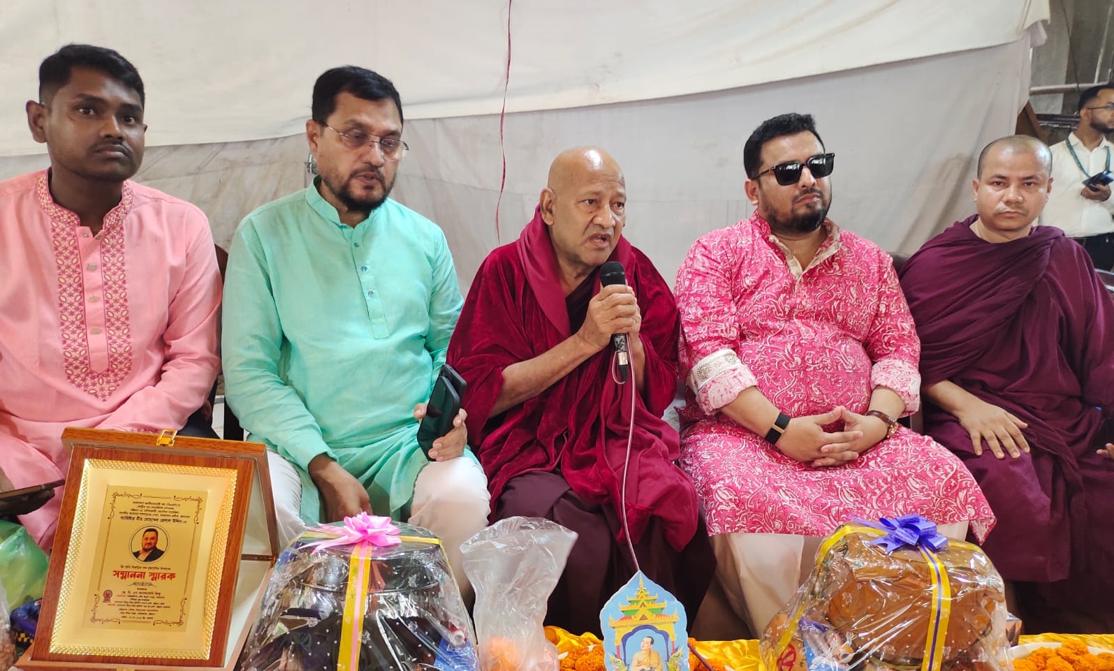নববর্ষে সম্প্রীতির বার্তায় মুখর চট্টগ্রাম বৌদ্ধ বিহার
