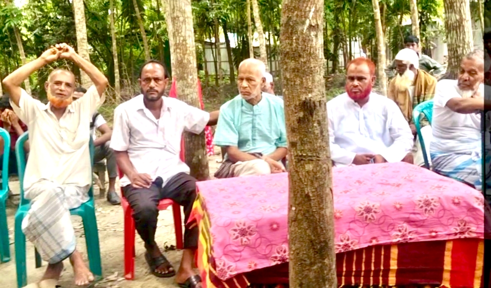 ময়মনসিংহে এতিম দুই বোনের জমি দখল অভিযোগে সালিশ