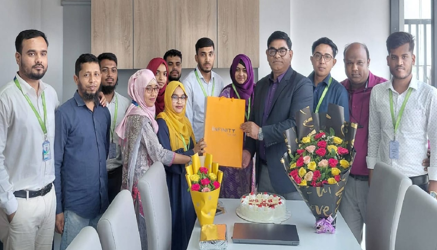 একেএস ডায়াগনস্টিক সেন্টারে ব্রাঞ্চ ম্যানেজার বাকী বিল্লাহ’র জন্মদিন উদযাপন