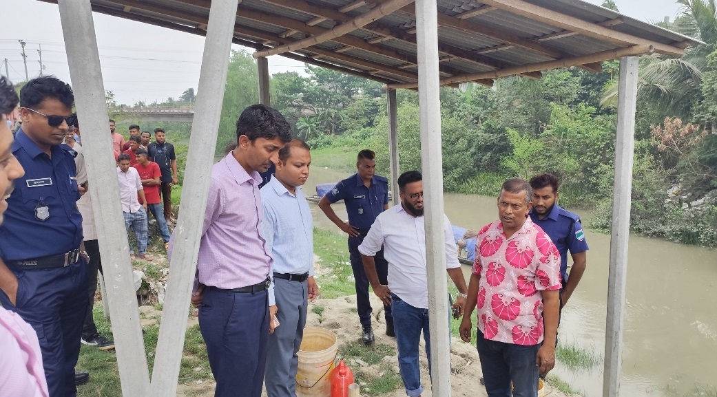 সাতক্ষীরার দেবহাটায় রপ্তানিযোগ্য চিংড়ি মাছে বিষাক্ত অপদ্রব্য পুশ করার দায়ে অভিযান পরিচালনা পঞ্চাশ হাজার টাকা জরিমানা আদায়