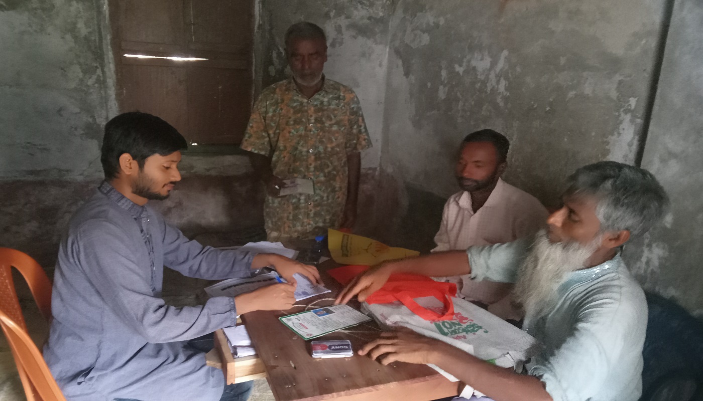 আত্রাইয়ে খাদ্যবন্ধক কর্মসূচির আওতায় ভোক্তাদের মাঝে সুলভ মূল্যে চাল বিতরণ