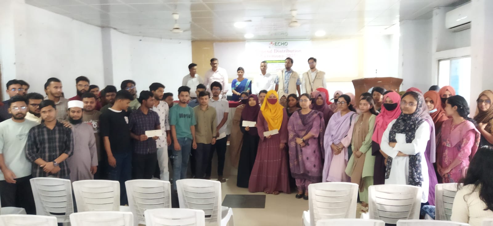 দিনাজপুরে ১০২ জন দরিদ্র ও মেধাবী শিক্ষার্থীর মাঝে ইকোর শিক্ষা বৃত্তি বিতরণ