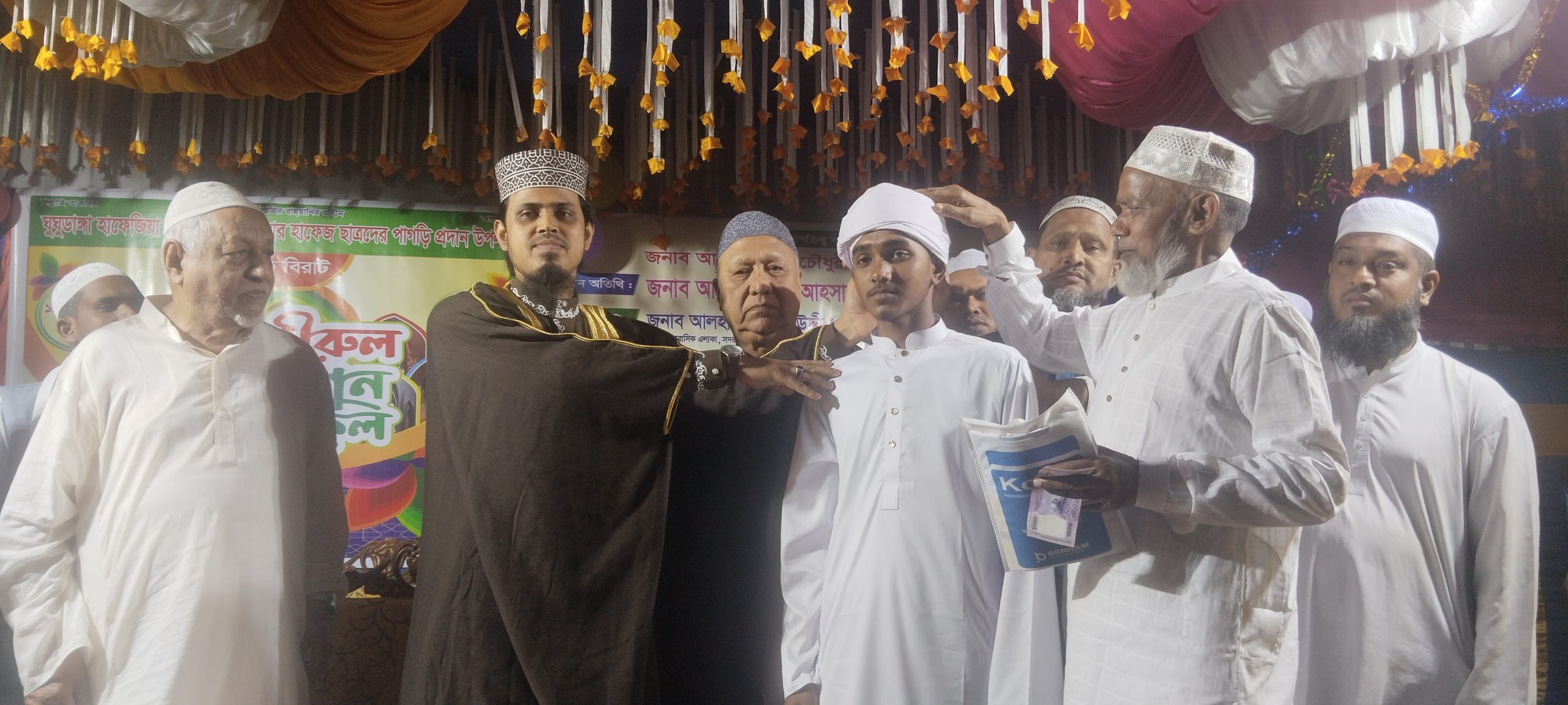 ঘুঘুডাঙ্গা হাফেজিয়া ক্বারিয়ানা মাদরাসায় হাফেজ ছাত্রদের পাগড়ি প্রদান অনুষ্ঠিত