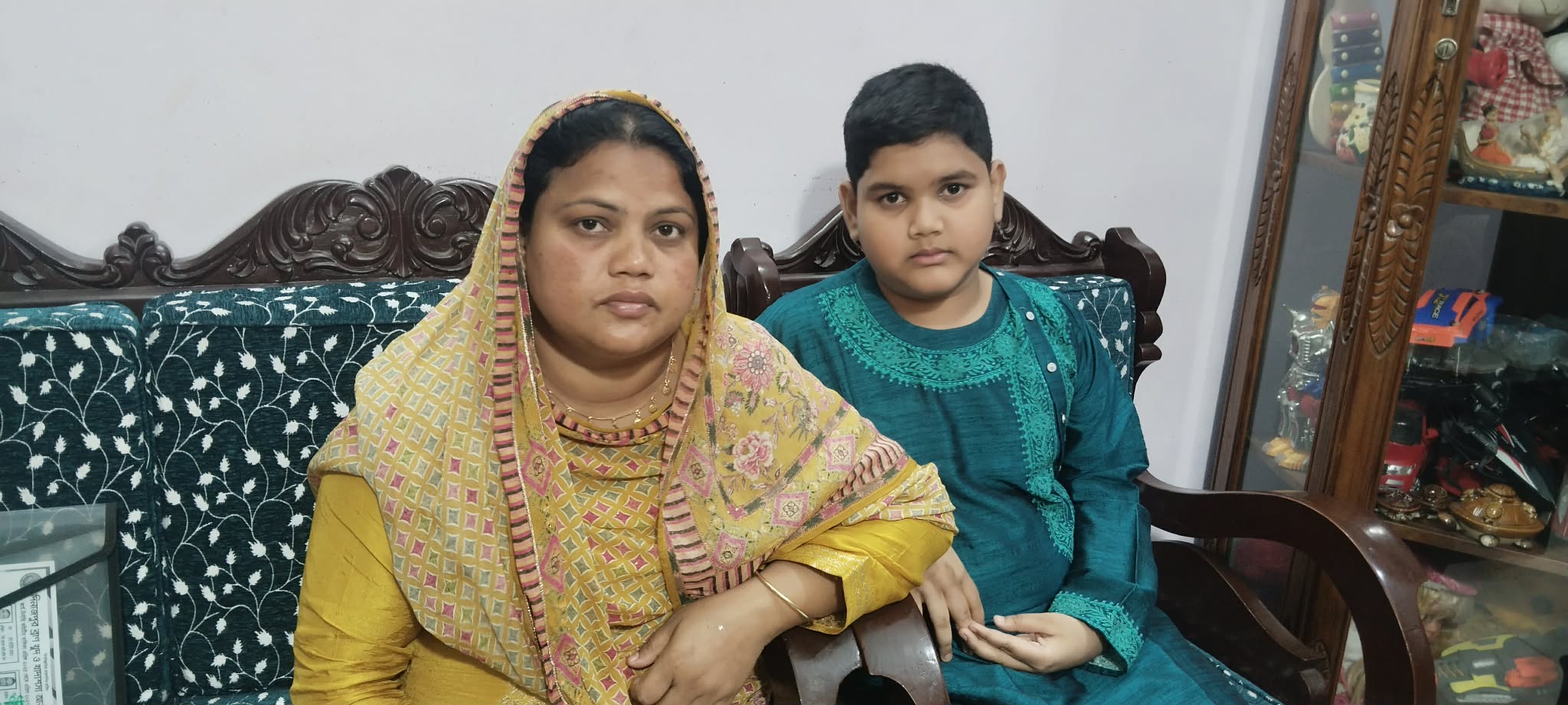 দিনাজপুরে স্বামীর সম্পত্তি থেকে বঞ্চিত করার অভিযোগ, সন্তানসহ নিরাপত্তাহীনতায় বিধবা নারী