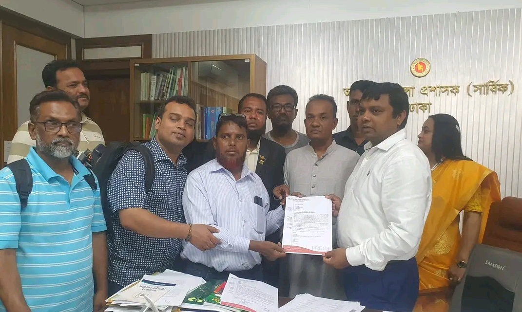 জাতীয় গণমাধ্যম সপ্তাহের রাষ্ট্রীয় স্বীকৃতির দাবিতে দেশব্যাপী প্রধানমন্ত্রীর বরাবরে স্মারকলিপি প্রদান