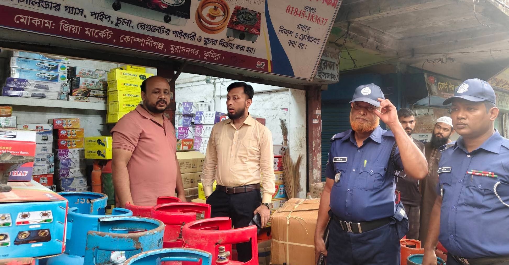 মুরাদনগরে প্রশাসনের টানা অভিযান: মাদক, অতিরিক্ত মূল্য ও অবৈধ মাটি কাটায় শাস্তি