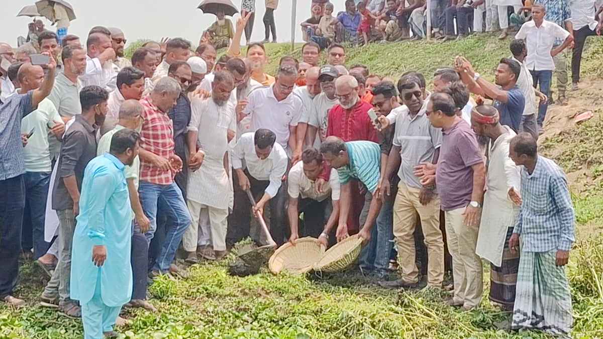 নওগাঁয় দুটি খাল পুনঃখনন কাজের উদ্বোধন
