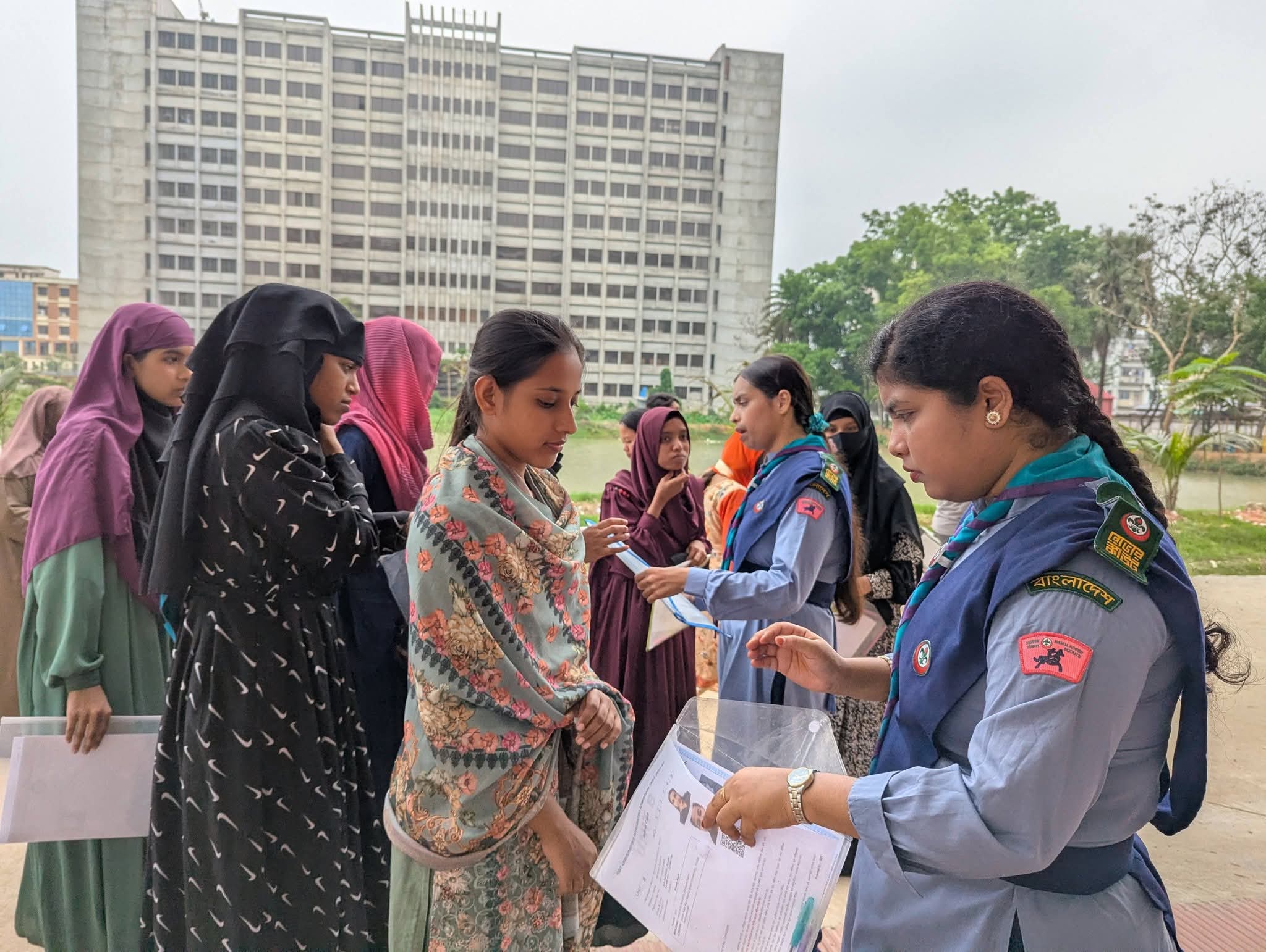 ৭ হাজার শিক্ষার্থীর অংশগ্রহণে জিএসটি ‘বি’ ইউনিট ভর্তি পরীক্ষা, শৃঙ্খলায় রোভার স্কাউট গ্রুপ