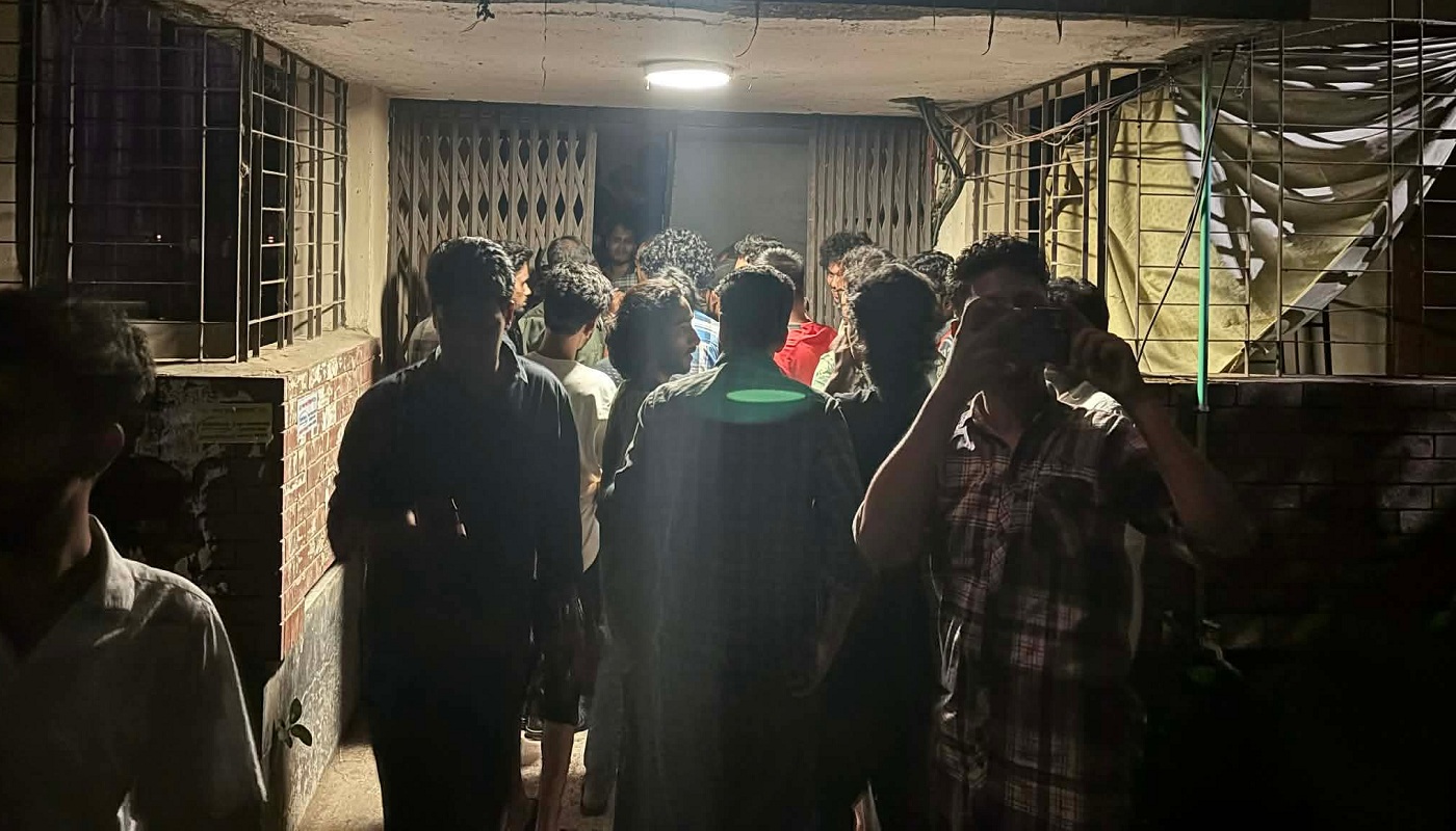 আপত্তিকর অবস্থায় আটক কর্মকর্তা ও শিক্ষার্থী; ৫ সদস্যের তদন্ত কমিটি গঠন