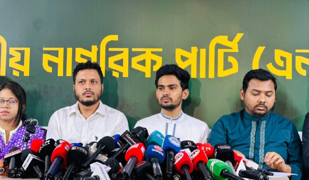 গণভোটের রায় না মানলে সরকারকে অবৈধ বলা শুরু করবো: আসিফ মাহমুদ