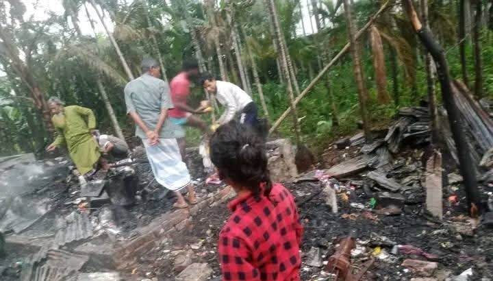 পিরোজপুরে ভয়াবহ অগ্নিকাণ্ডে ৬টি দোকান পুড়ে ভস্মীভূত