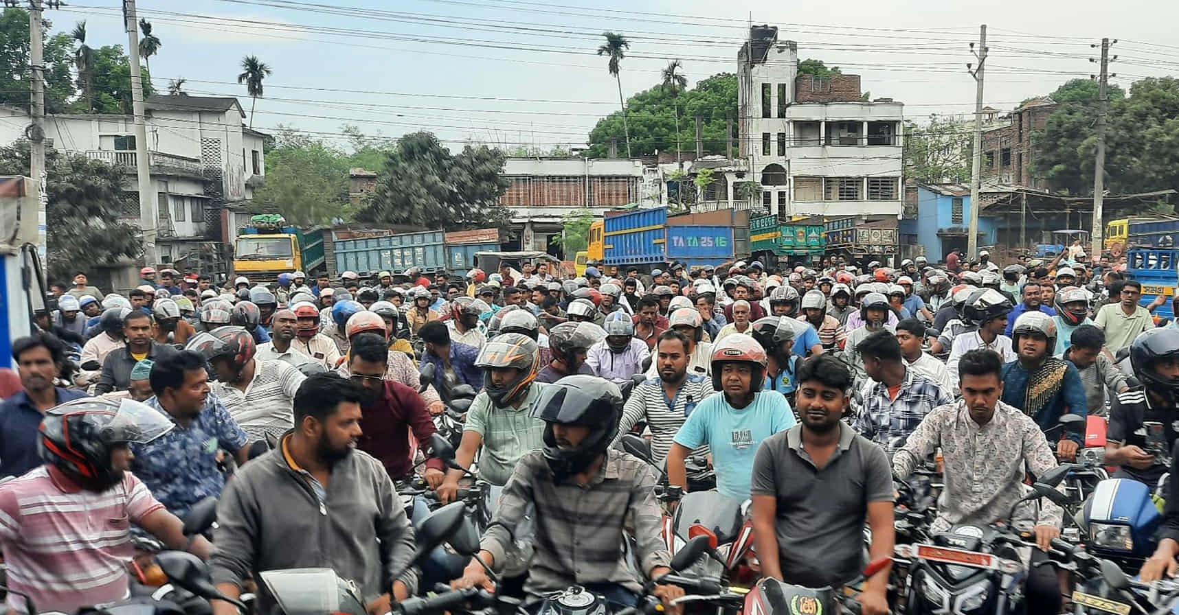 কালীগঞ্জে বাইকার সিন্ডিকেটে জিম্মি ফিলিং স্টেশন, প্রতিনিয়ত ঘটছে অনাকাঙ্ক্ষিত ঘটনা, নিয়ন্ত্রনে হিমশিম প্রশাসন