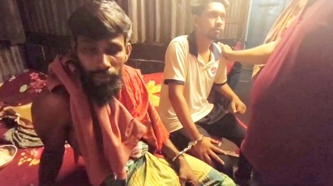 পিরোজপুরে গাঁজার গাছসহ মাদক সেবনরত অবস্থায় গ্রেফতার ২