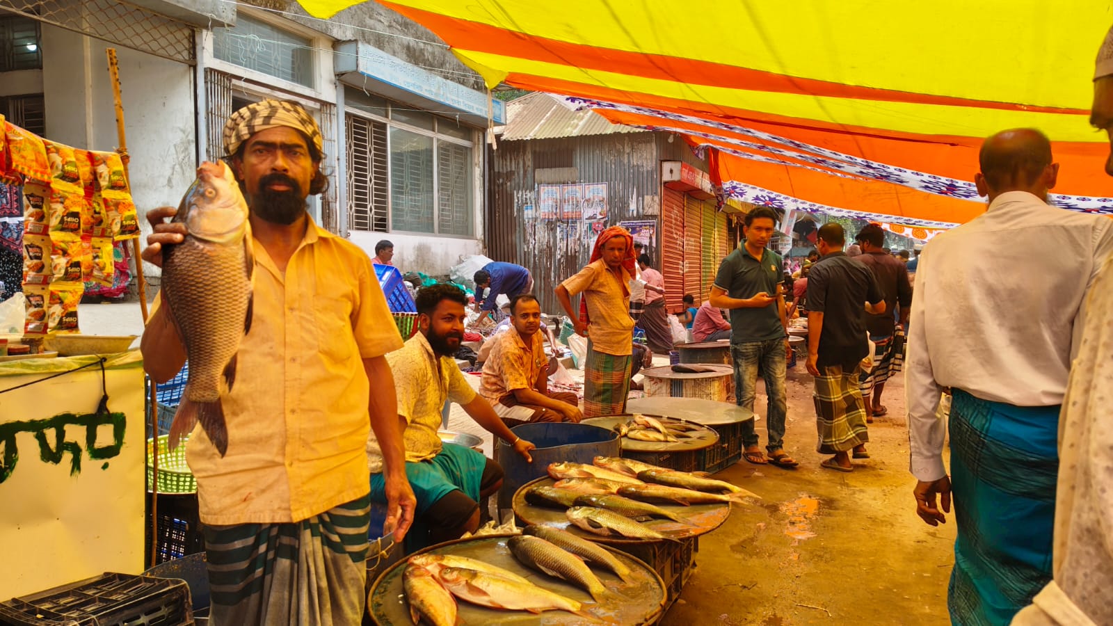 মুরাদনগরের রামচন্দ্রপুর বাজারে শতবর্ষী মাছের মেলা