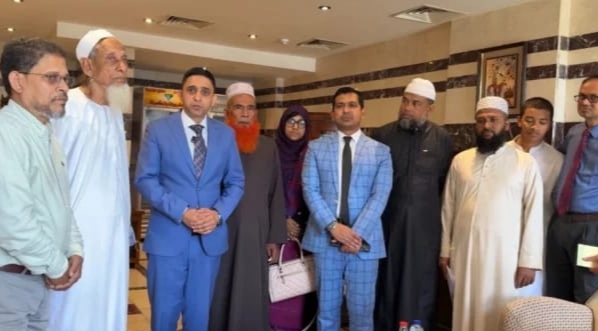 ধর্মমন্ত্রীর হস্তক্ষেপে দেশে ফিরলেন আটকে পড়া ৩৩ উমরাহ যাত্রী