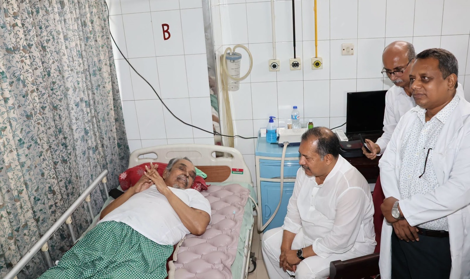 প্রবীণ সাংবাদিকদের অবসর ভাতা বাস্তবায়নে কাজ করছে সরকার : তথ্যমন্ত্রী