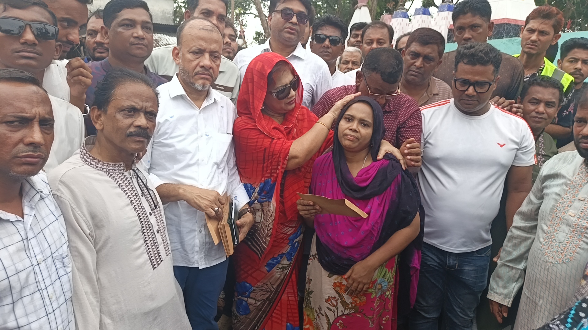 ‎ঝালকাঠিতে অগ্নিকাণ্ডে ক্ষতিগ্রস্ত ১৭ পরিবারকে এমপি ইলেন ভুট্টোর আর্থিক সহায়তা