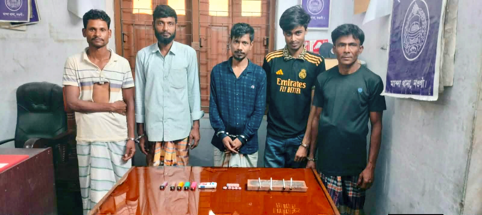নওগাঁর মান্দায় টাপেন্টাডল ট্যাবলেটসহ ৫ মাদক কারবারি আটক