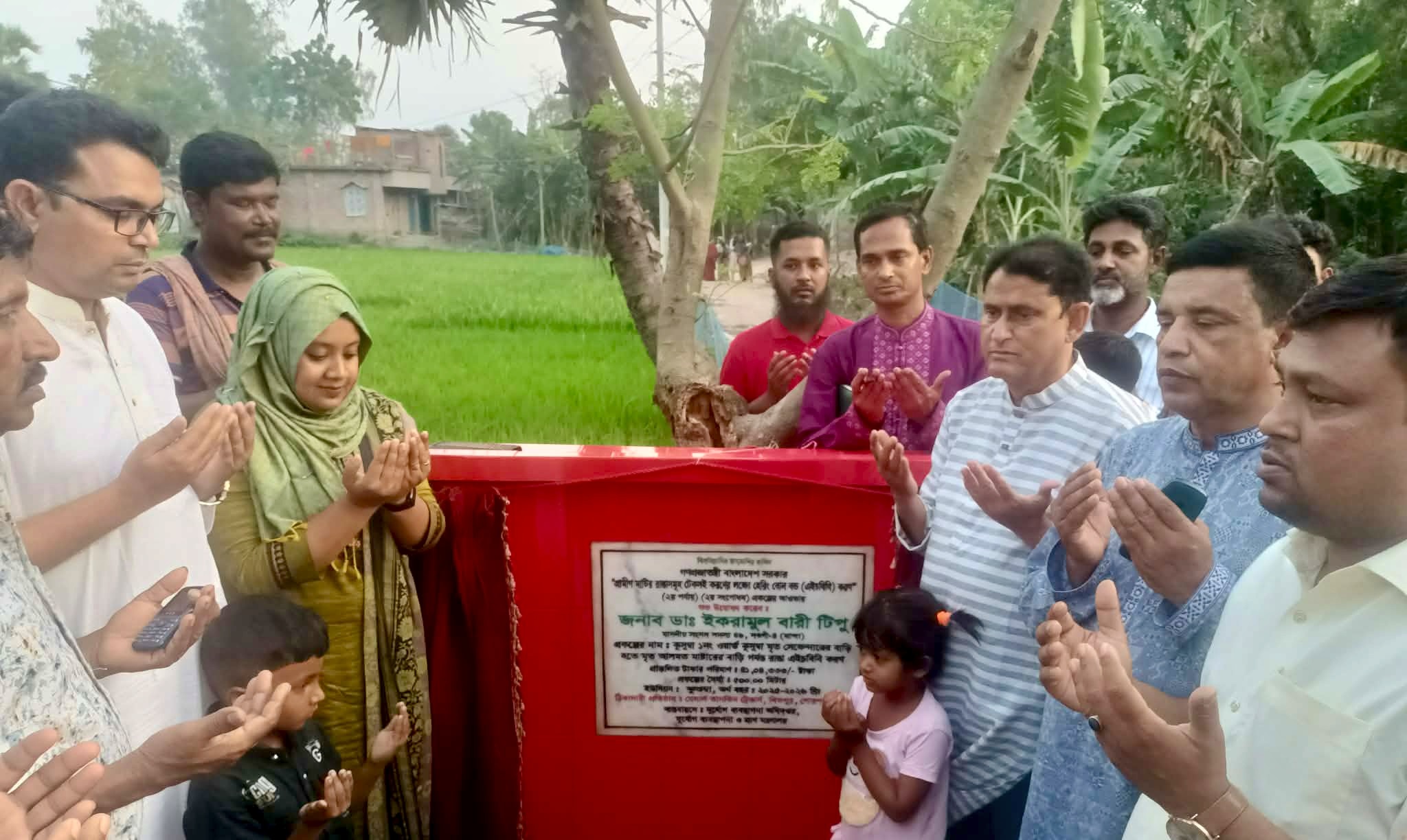 মান্দায় চারটি রাস্তায় এইচবিবিকরণ কাজের উদ্বোধন করলেন ডা. টিপু
