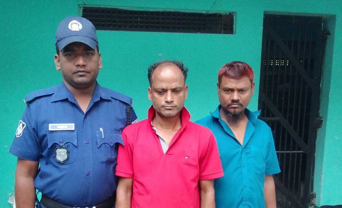 ধামরাইয়ে ৩০ পিস ইয়াবাসহ যুবক আটক, পরে পুলিশের হাতে তুলে দিল এলাকাবাসী