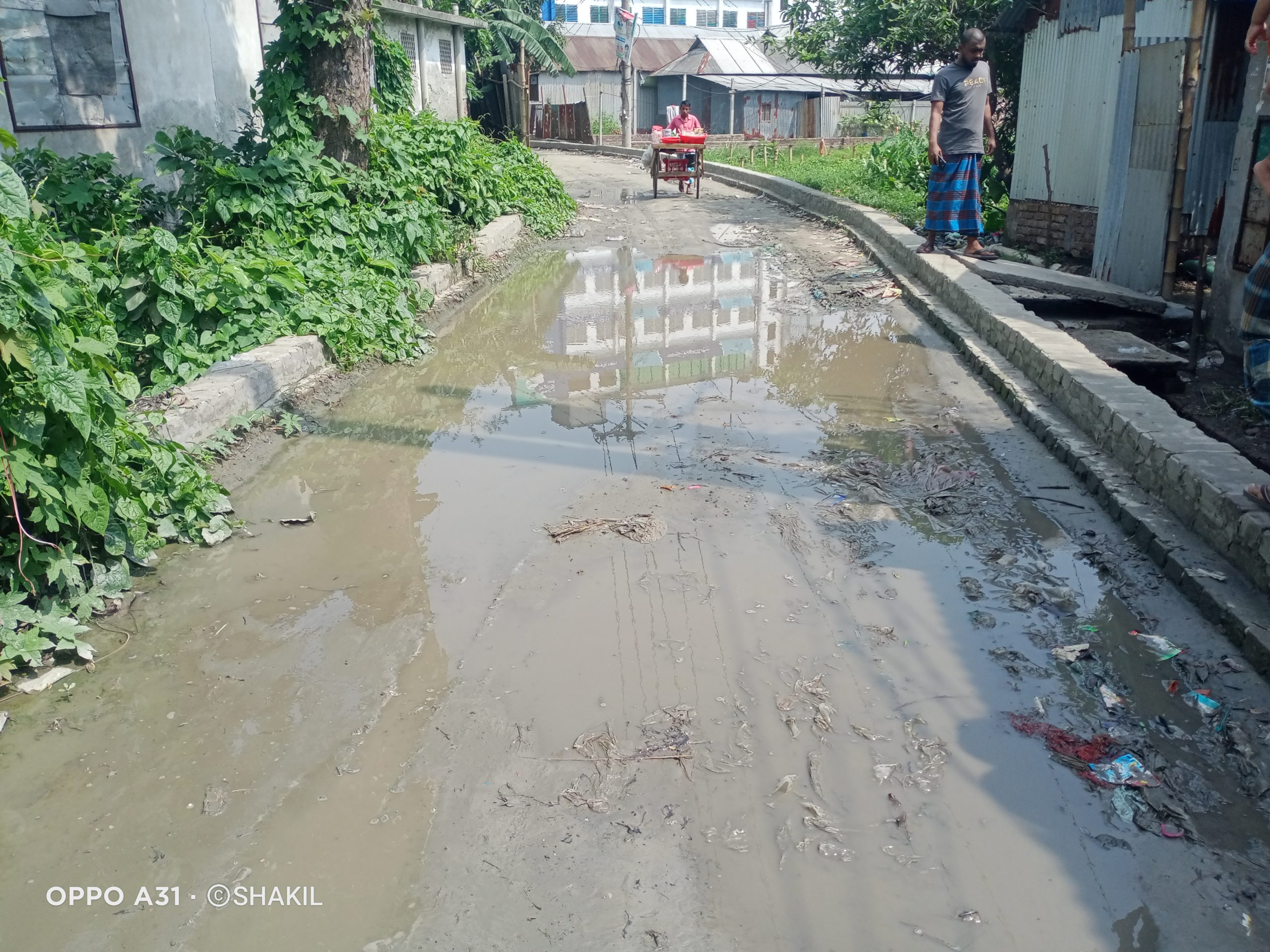 কালিয়াকৈর পৌরসভার ৫ নং ওয়ার্ডের বিভিন্ন সড়কে সামান্য বৃষ্টিতেই সৃষ্টি হচ্ছে  হাটুসমান জলাবদ্ধতা