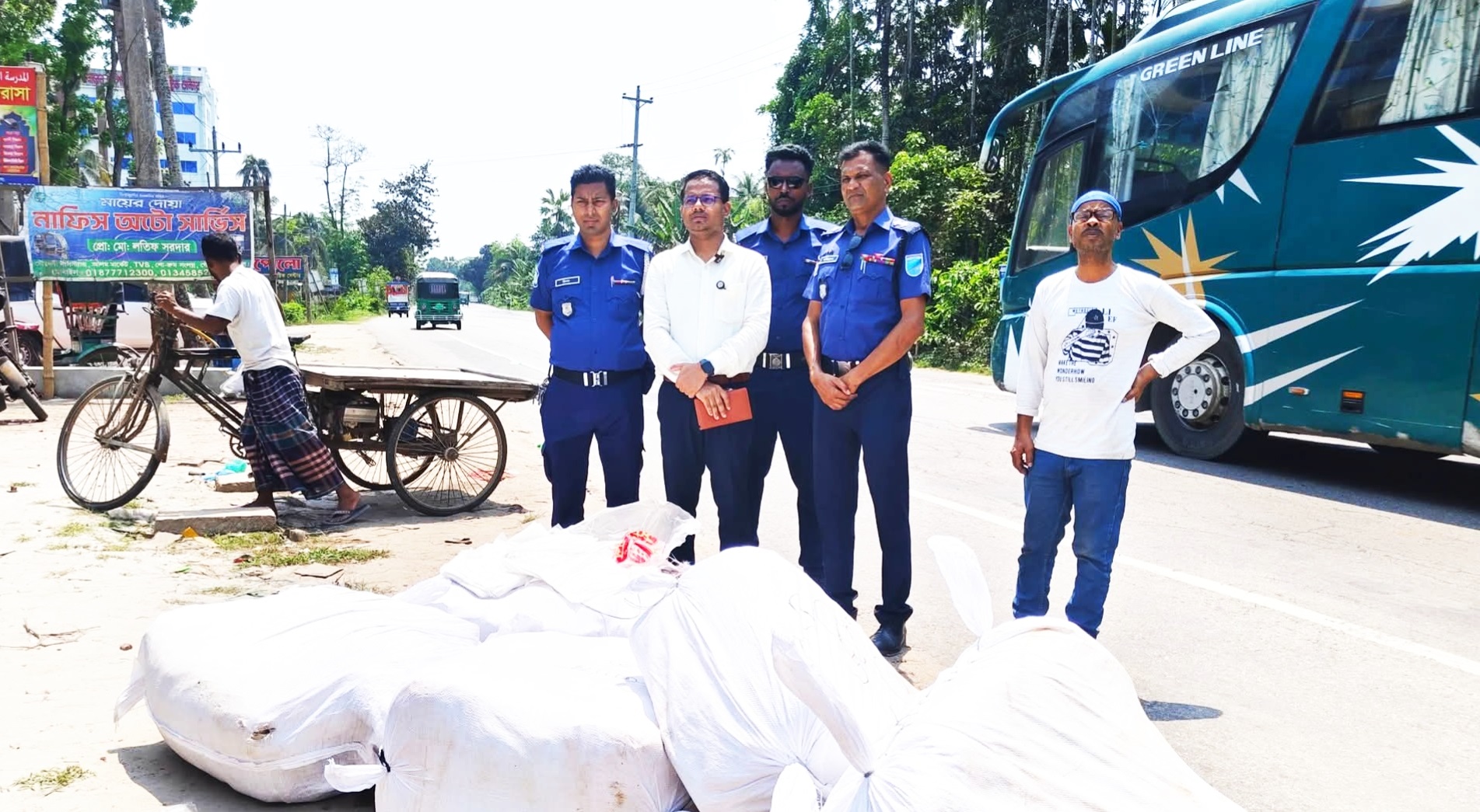 গৌরনদীতে ভ্রাম্যমাণ আদালতে ২০০ কেজি নিষিদ্ধ পলিথিন জব্দ