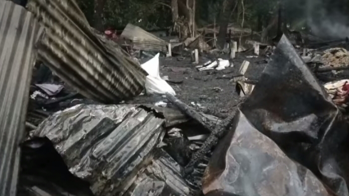 বাউফলে অগ্নিকান্ডে তিন বসতঘর পুড়ে ছাই, ক্ষতি প্রায় ২৫ লাখ টাকা