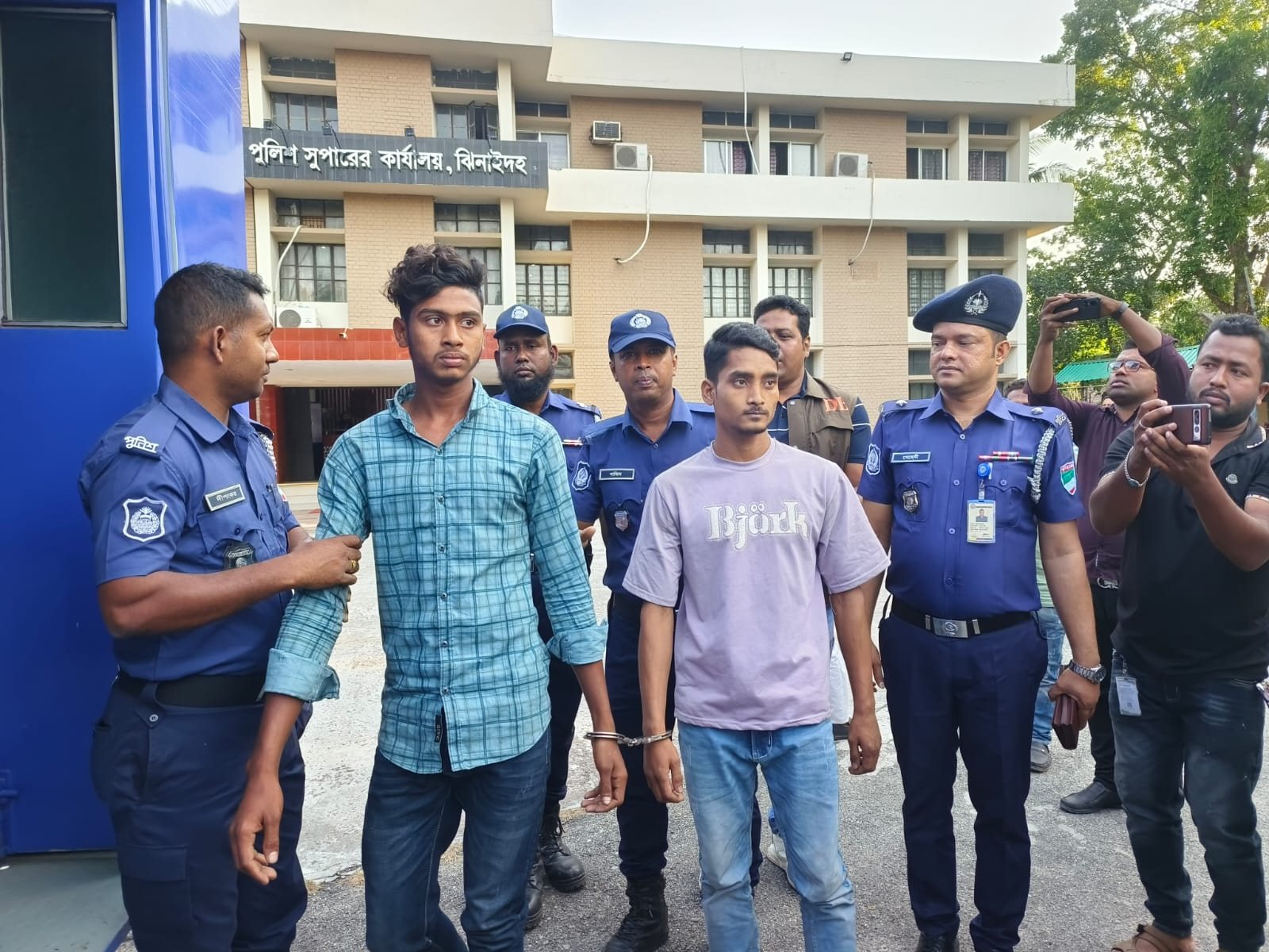 মহেশপুরে সংঘবদ্ধ ধর্ষণ মামলার পাঁচ আসামী গ্রেফতার