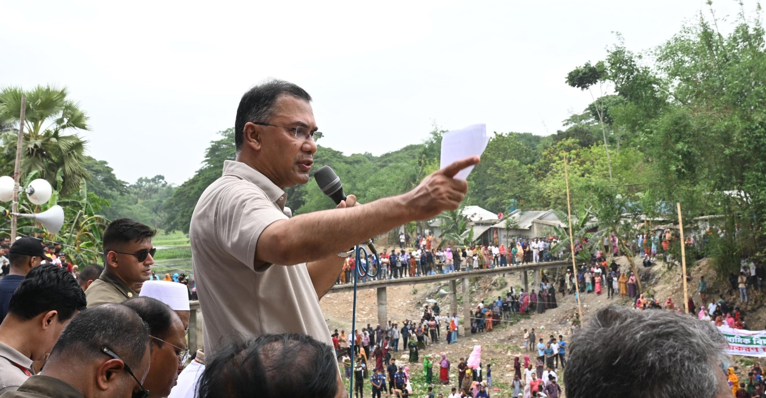 গণভোট ও জুলাই সনদ নিয়ে বিভ্রান্তকারীদের প্রশ্রয় না দেওয়ার আহ্বান প্রধানমন্ত্রীর