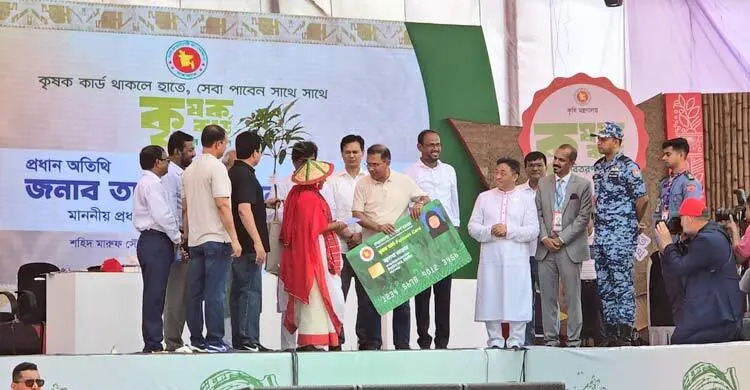 গাছে আম-জাম ধরলে পাঠাবেন: কৃষকদের প্রধানমন্ত্রী