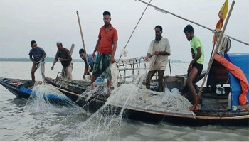 মাছের প্রজনন রক্ষায় সাগরে আজ থেকে ৫৮ দিনের মাছ ধরা নিষেধাজ্ঞা