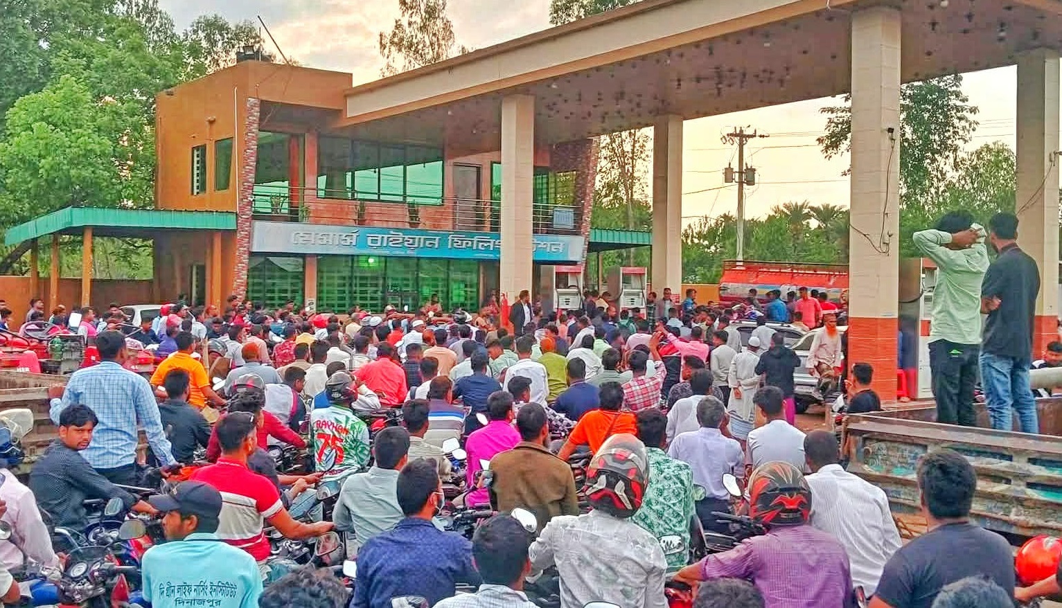 জ্বালানি খাতে অনিয়ম ঠেকাতে খানসামায় ফুয়েল কার্ড বাধ্যতামূলক