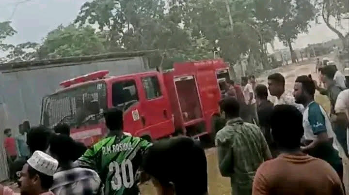 নেছারাবাদ ছারছীনা দরবার শরীফে নির্মাণাধীন গণ-শৌচাগারে আগুন