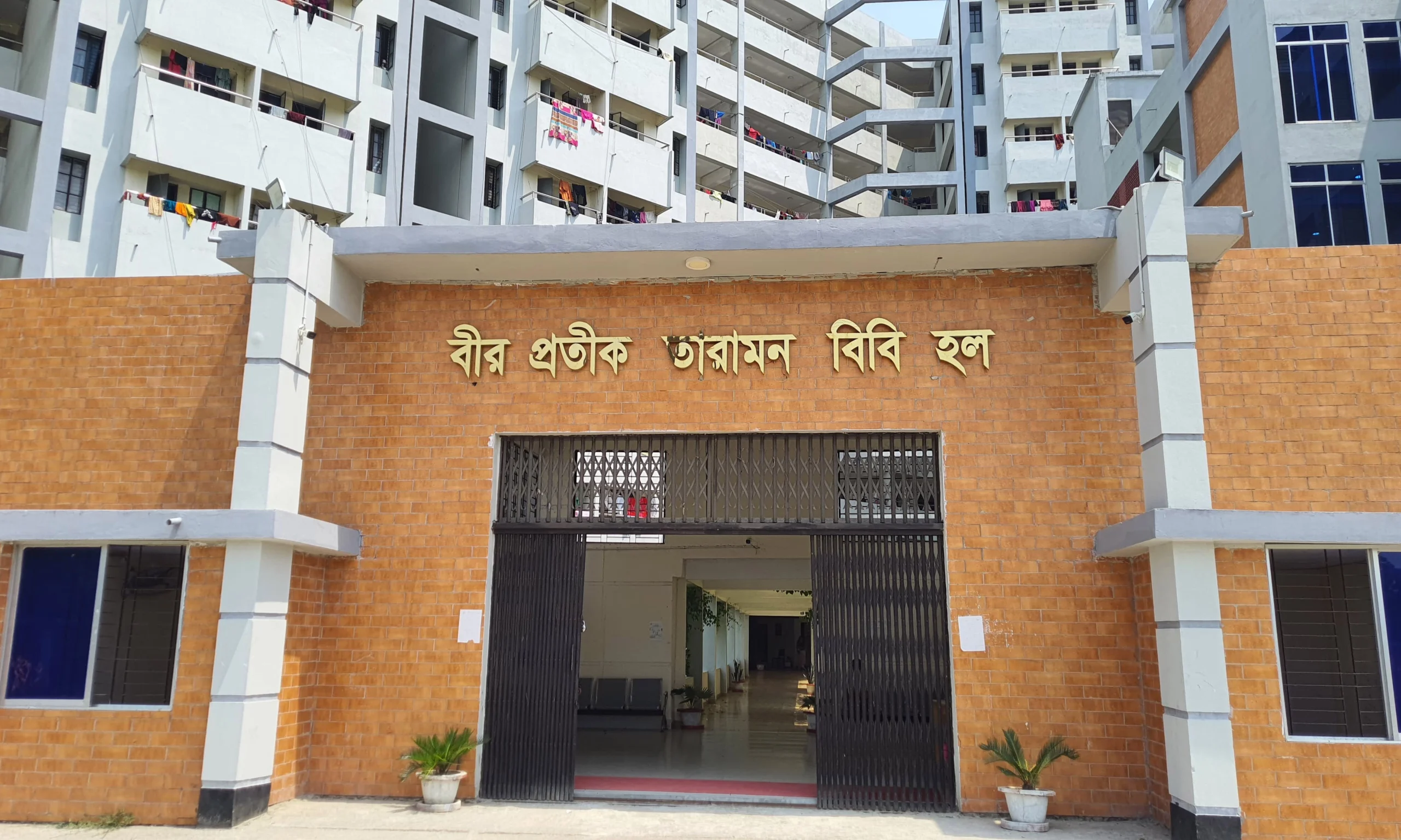 শিক্ষার্থী পরিচয়ে যবিপ্রবির ছাত্রী হলে দেড় মাস অবস্থান বহিরাগতের