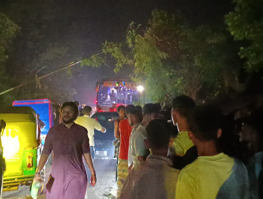 ঈদের দিনেও বিদ্যুৎহীন চরপাতা, ক্ষোভে মহাসড়ক অবরোধ