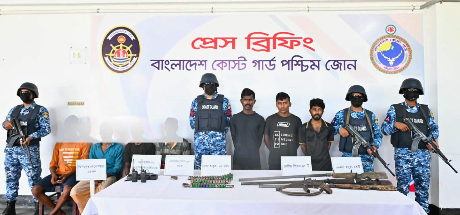 সুন্দরবনে কোস্ট গার্ডের সঙ্গে বনদস্যুদের বন্দুকযুদ্ধ, আটক ৩