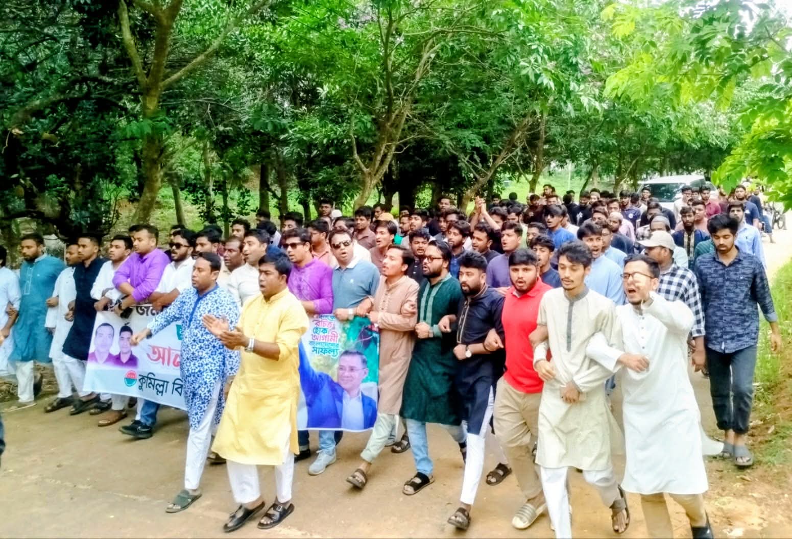 প্রধানমন্ত্রী তারেক রহমানের কুমিল্লা আগমন ঘিরে কুবি ছাত্রদলের আনন্দ মিছিল