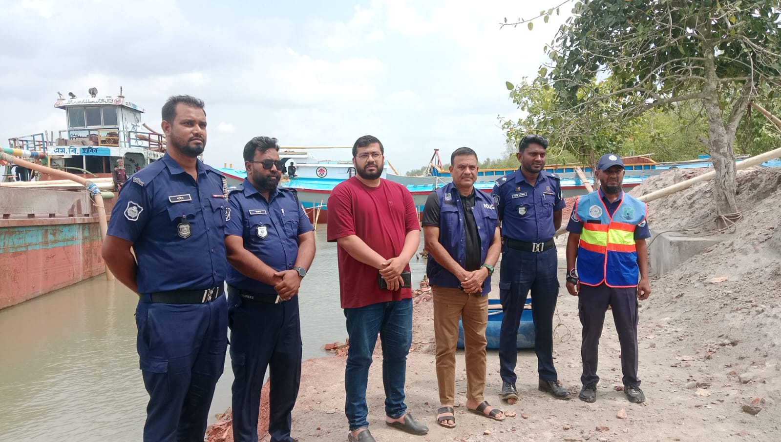 সাতক্ষীরায় অবৈধভাবে বালু উত্তোলন করায় জরিমানা, আটক ১