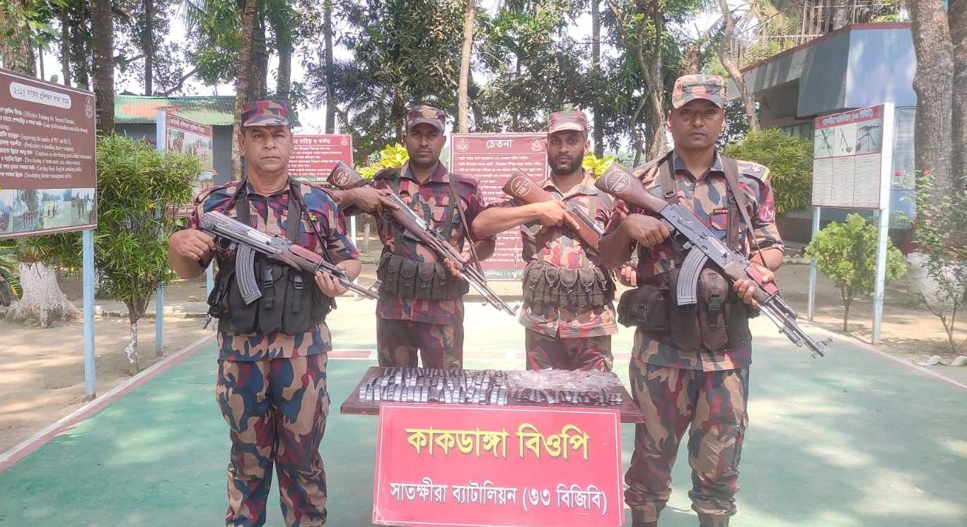 সাতক্ষীরা সীমান্তে চোরাচালান বিরোধী বিশেষ অভিযানে চোরাচালানী মালামাল জব্দ