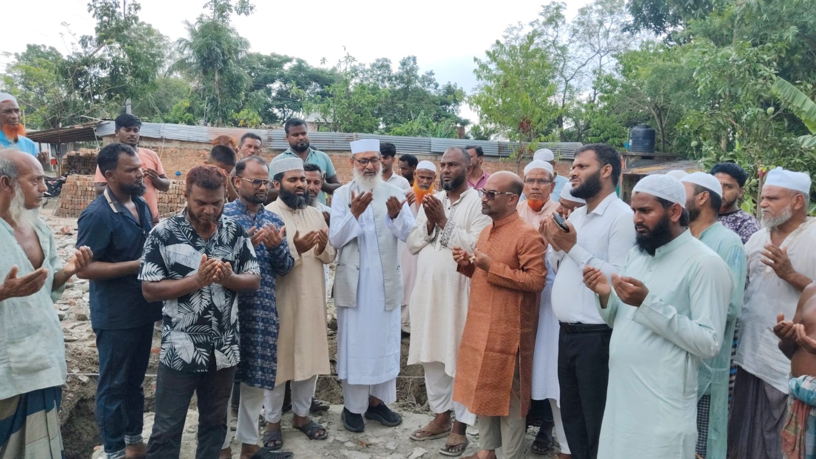 ইছাপুর বায়তুল মামুর মসজিদের ভিত্তি স্থাপন প্রস্তর করলেন এমপি মুহাদ্দিস রবিউল বাশার