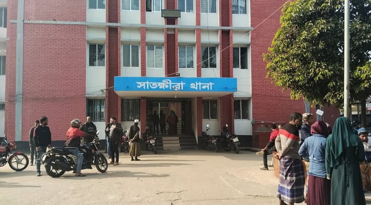 কুপিয়ে হত্যার পর পুকুরে ফেলে রাখা হয় মরদেহ