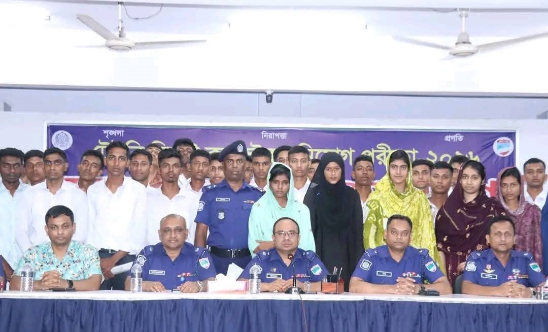 সাতক্ষীরা জেলা হতে ট্রেইনি রিক্রুট কনস্টেবল (টিআরসি) পদে চাকরি পেল ৩৭ জন
