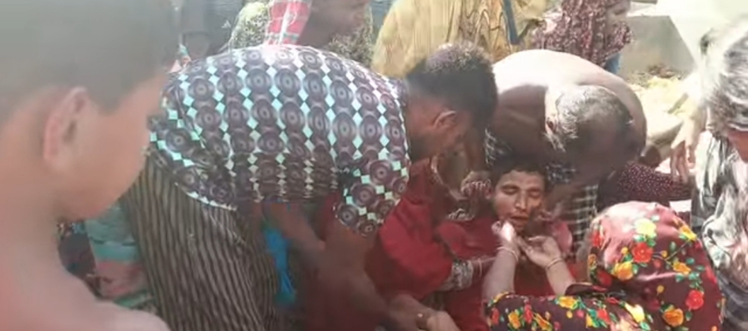 সাতক্ষীরার বল্লীতে গাছ থেকে পড়ে যুবকের মৃত্যু