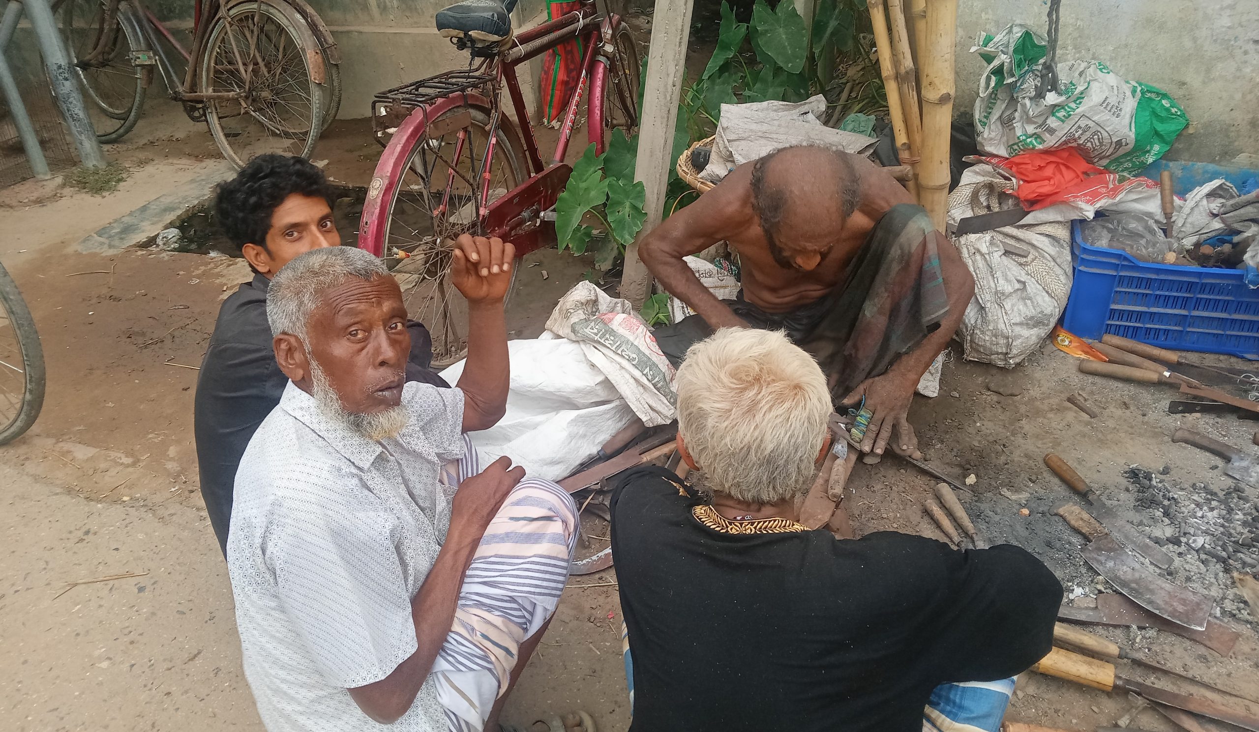 ঈদকে সামনে রেখে আত্রাইয়ের কামারেরা ব্যস্ত সময় পার করছেন
